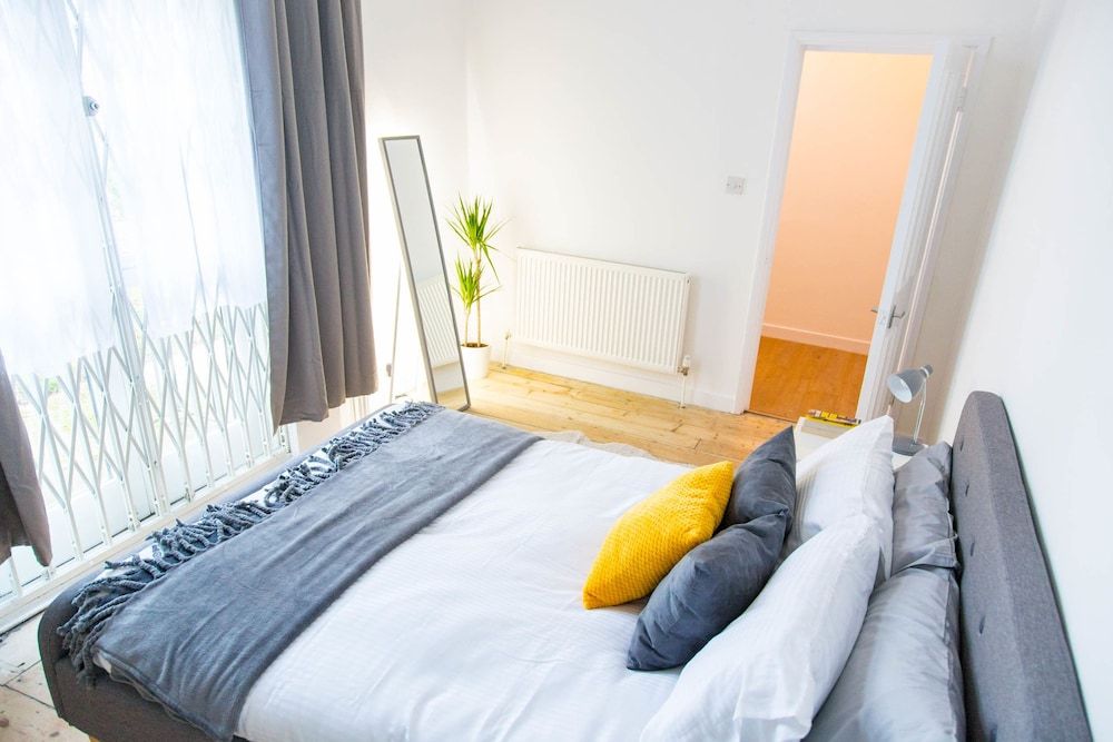 undefined Spacious Two Bed in Hackney 4