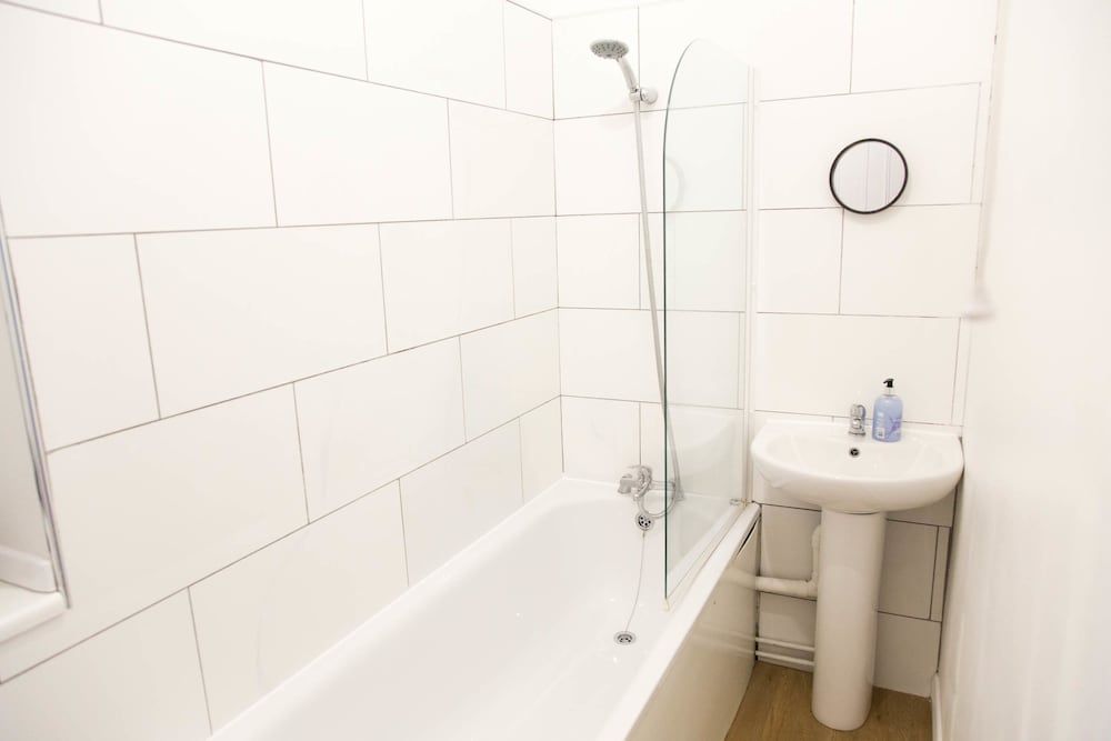 Spacious Two Bed in Hackney Apartment, 2 Double Beds 21