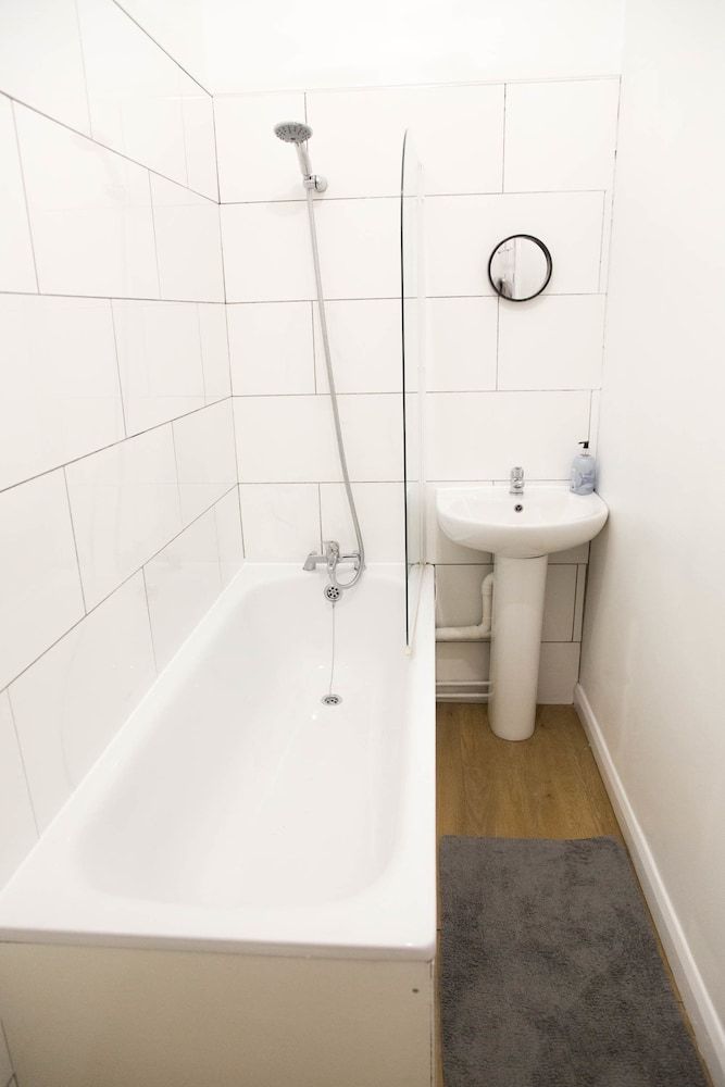 Spacious Two Bed in Hackney Apartment, 2 Double Beds 23