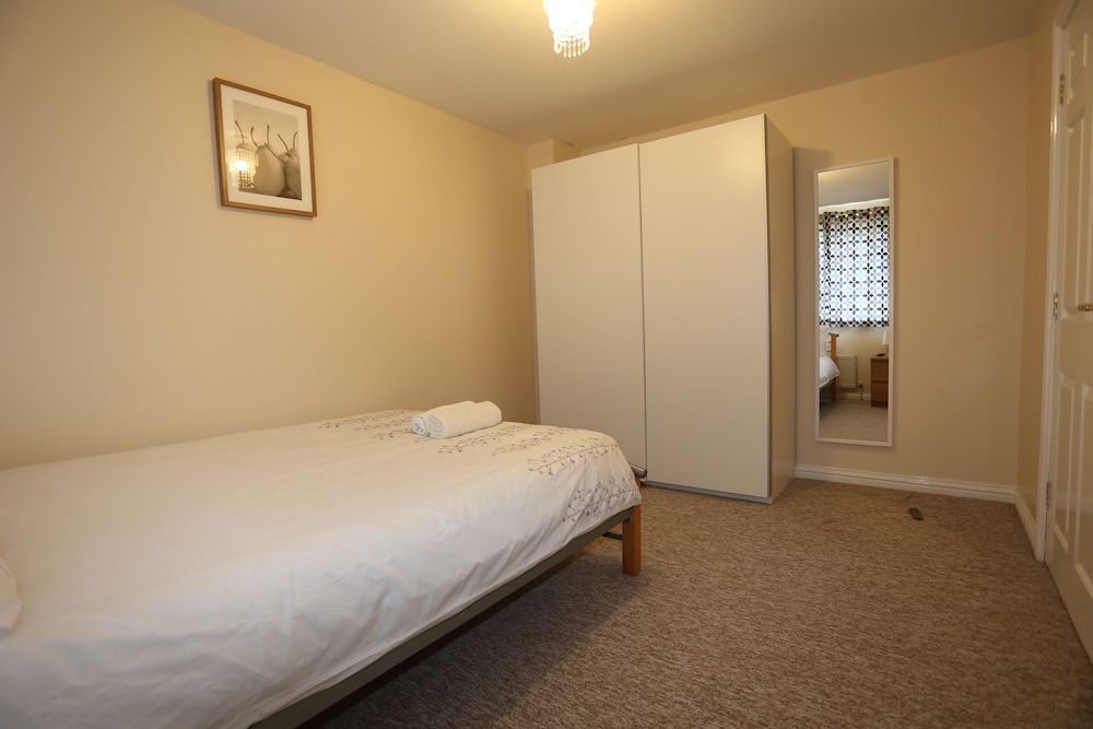 Beautiful 4 beds Hillview House House, 4 Bedrooms 7