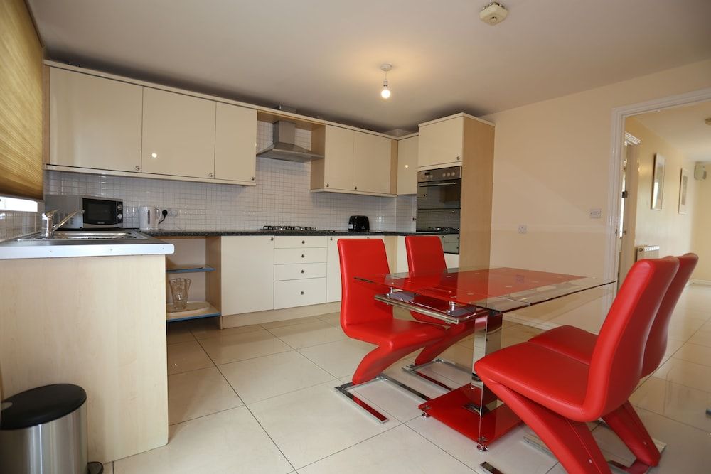 undefined Beautiful 4 beds Hillview House 3