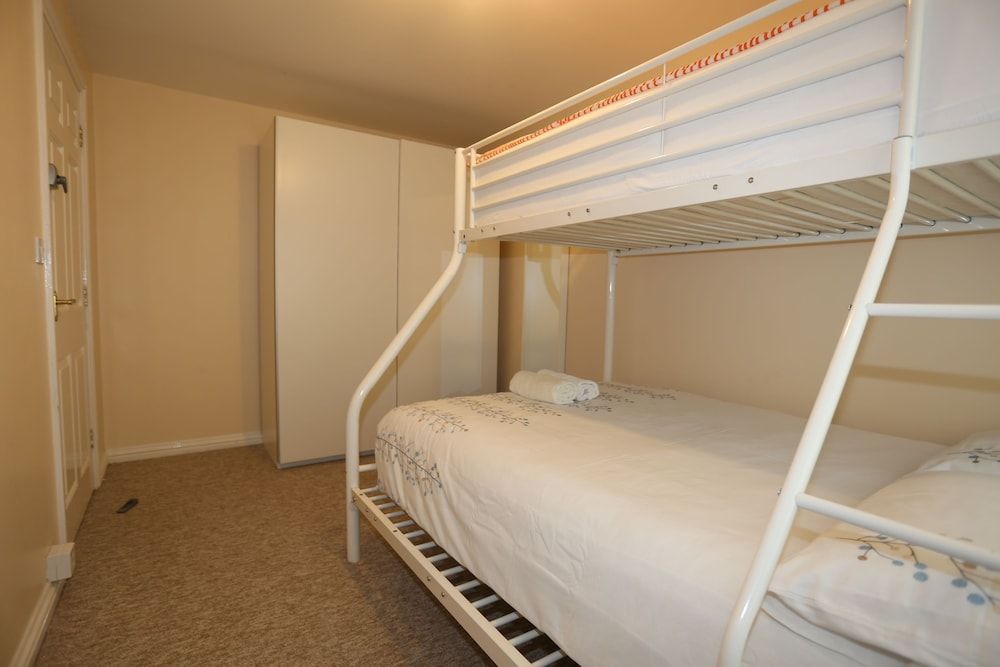 Beautiful 4 beds Hillview House House, 4 Bedrooms 6