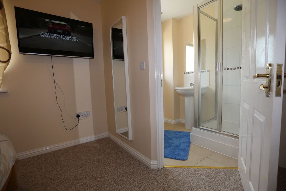 Beautiful 4 beds Hillview House House, 4 Bedrooms 16