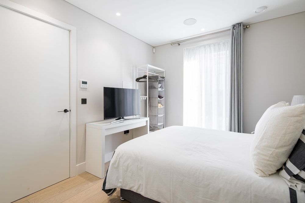 undefined VI Castle Lane 3