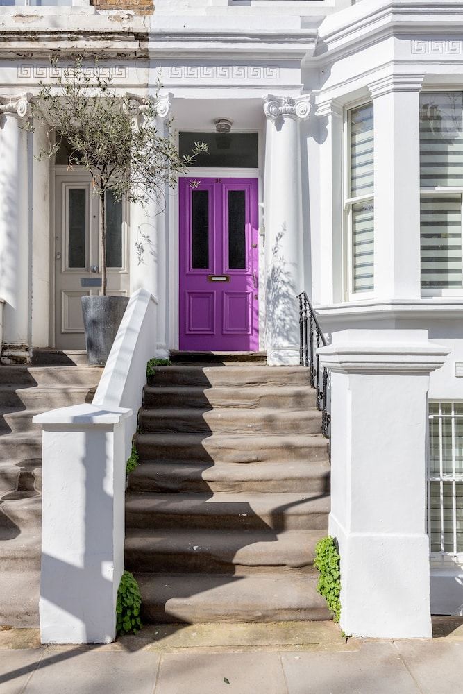 undefined Stylish 2bed 2bath in Notting Hill 3