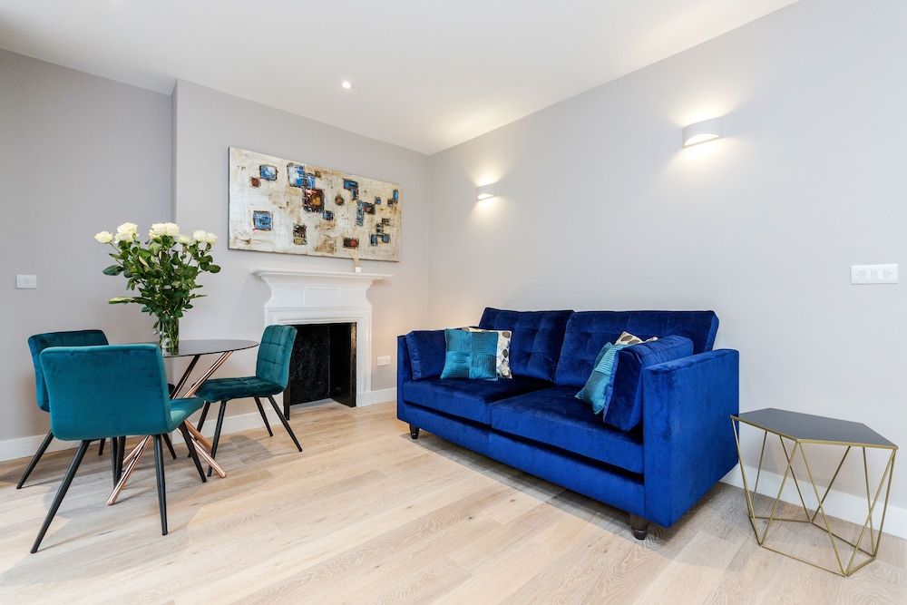 undefined Stylish 2bed 2bath in Notting Hill 9
