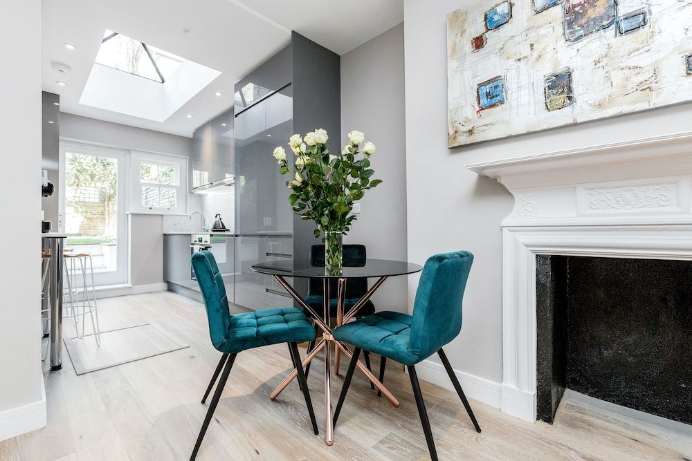 undefined Stylish 2bed 2bath in Notting Hill