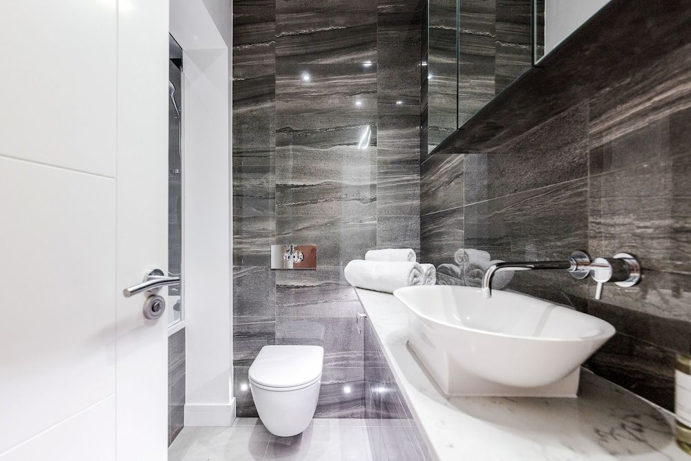 undefined Stylish 2bed 2bath in Notting Hill 8