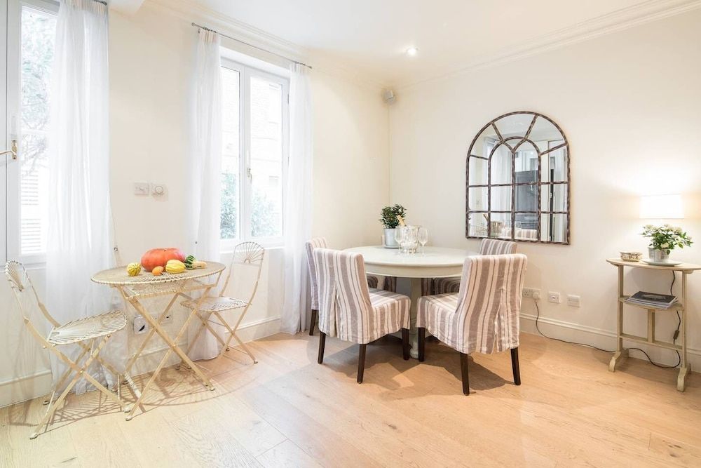 undefined Lovely 3 bedroom house South Kensington 2