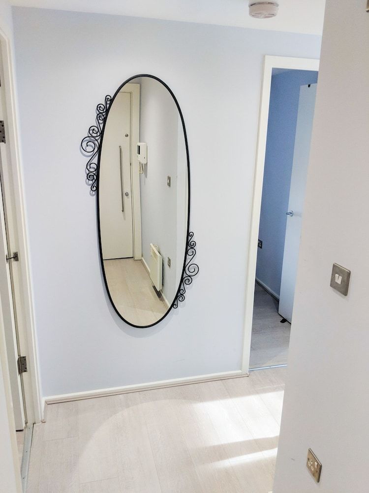 undefined LT Grove Apartment - Stratford 6