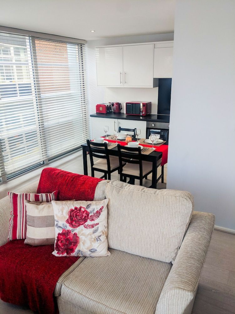 undefined LT Grove Apartment - Stratford 9