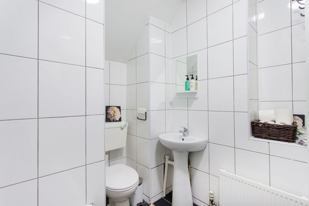 undefined Cosy High Floor Studio Greek Street Soho 8