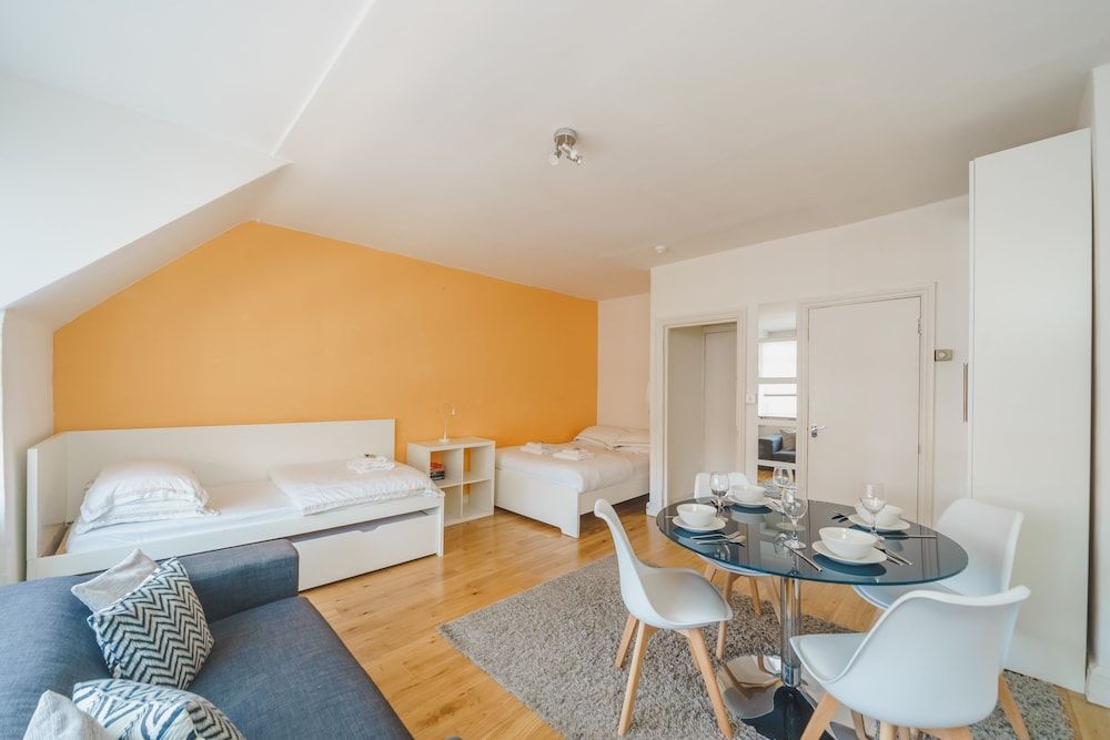 undefined Cosy High Floor Studio Greek Street Soho