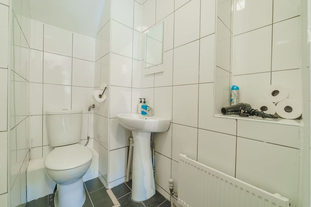 undefined Cosy High Floor Studio Greek Street Soho 10