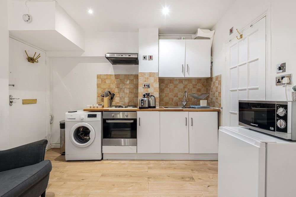 undefined Beautiful Hyde Park Studio Flat 9