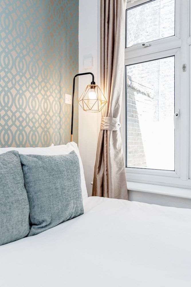 undefined Trendy Covent Garden Apartment 10