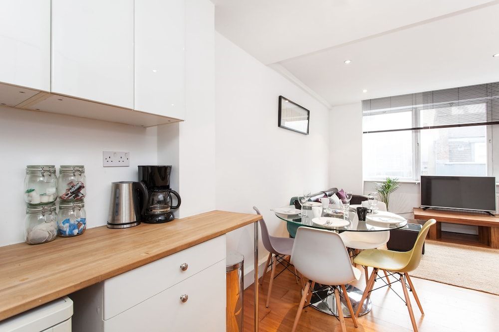undefined Spacious Apartment Berwick St &Oxford St 4