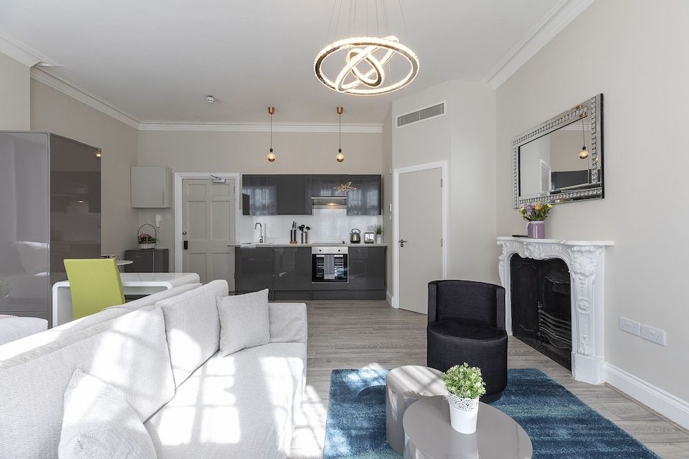 undefined Luxurious Air Conditioned Apt High Street Kensington 5