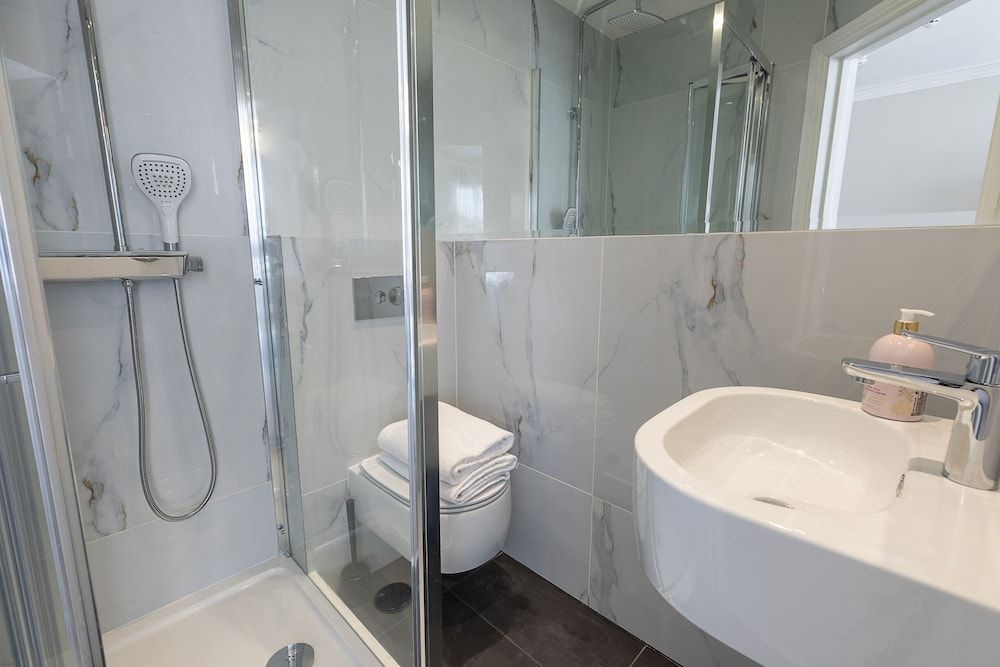 Luxurious Air Conditioned Apt High Street Kensington Luxury Studio, Ensuite 14
