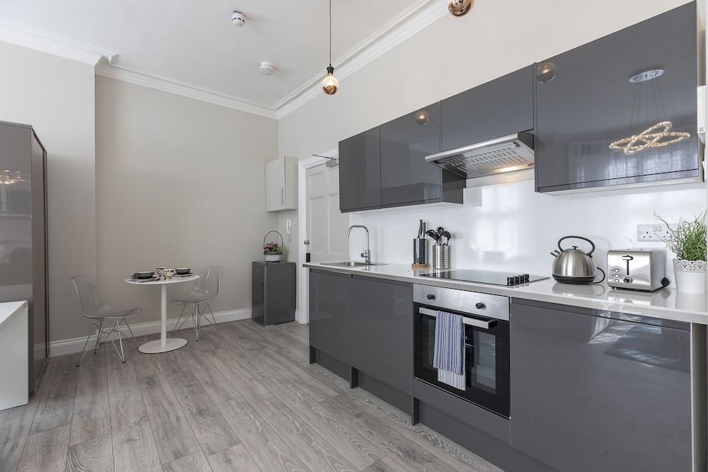 undefined Luxurious Air Conditioned Apt High Street Kensington 7