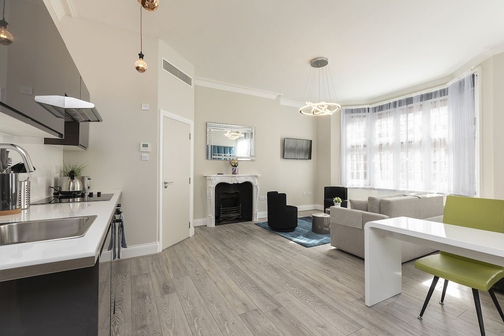 Luxurious Air Conditioned Apt High Street Kensington Luxury Studio, Ensuite 20