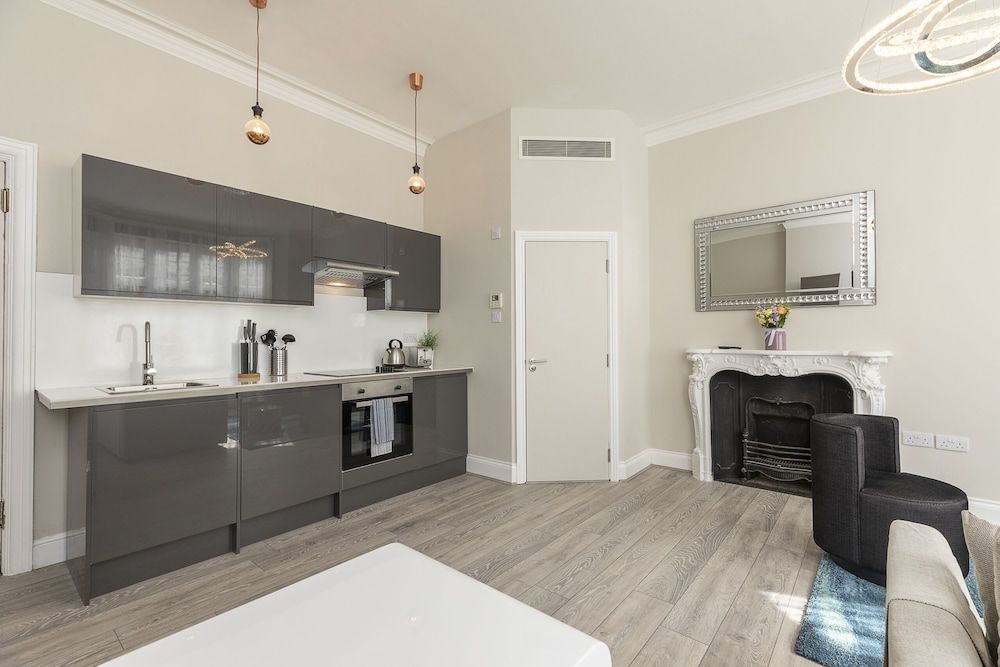undefined Luxurious Air Conditioned Apt High Street Kensington 8