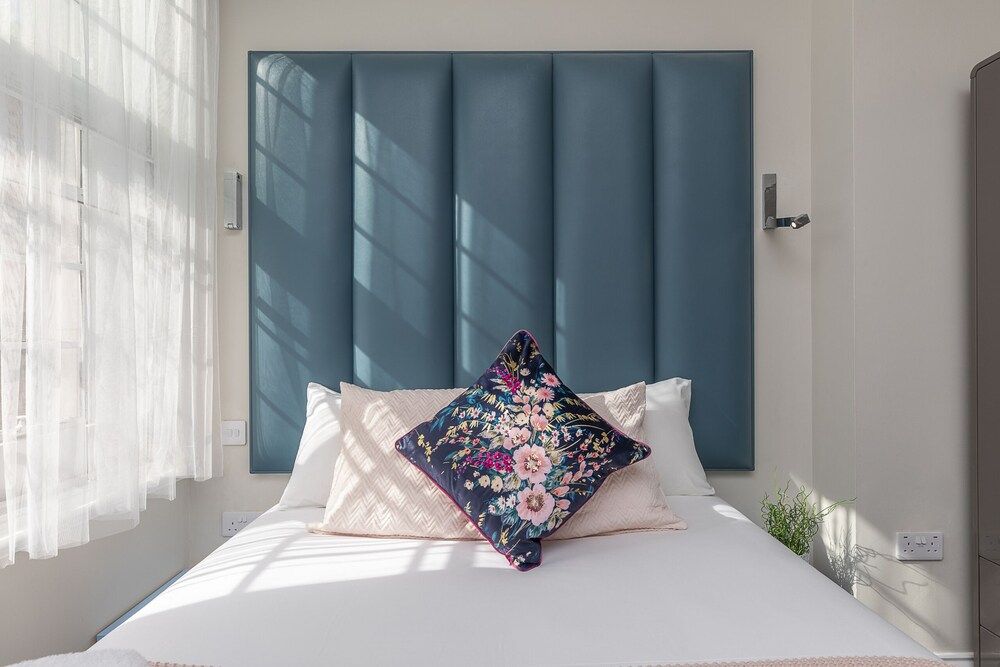 Luxurious Air Conditioned Apt High Street Kensington Luxury Studio, Ensuite 9