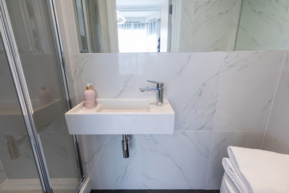 Luxurious Air Conditioned Apt High Street Kensington Luxury Studio, Ensuite 16