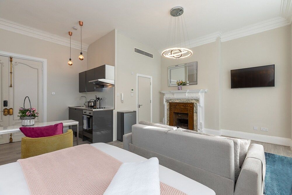 Luxurious Air Conditioned Apt High Street Kensington Luxury Studio, Ensuite 19