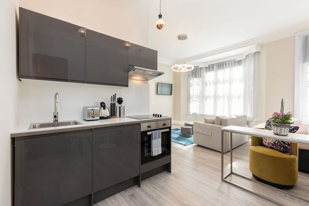 undefined Luxurious Air Conditioned Apt High Street Kensington