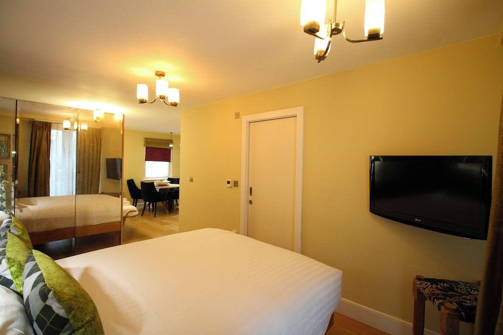 Luxury 1-Bed Apt with Patio