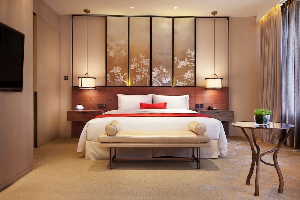 1 King Bed Premium Courtyard View