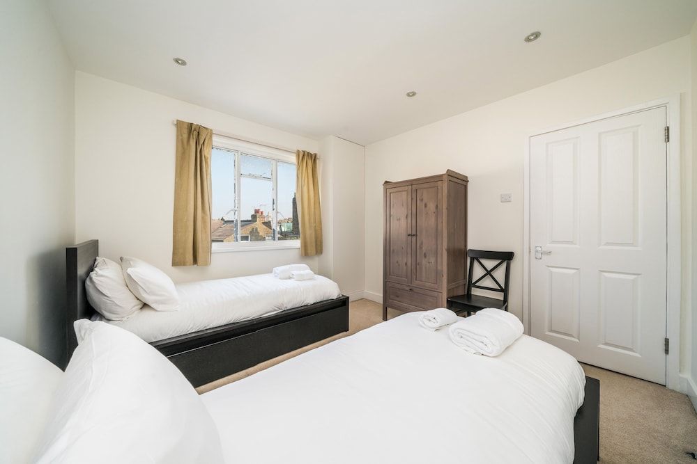 undefined 2 Bedroom Flat in Heart of Battersea near Station 10