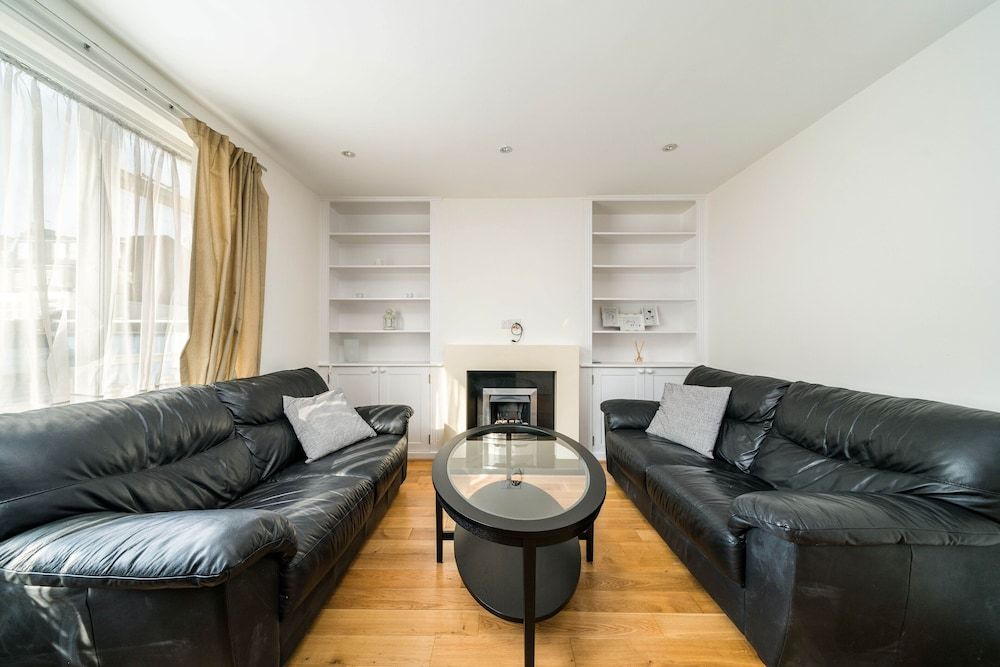 2 Bedroom Flat in Heart of Battersea near Station Apartment (2 Bedrooms) 2