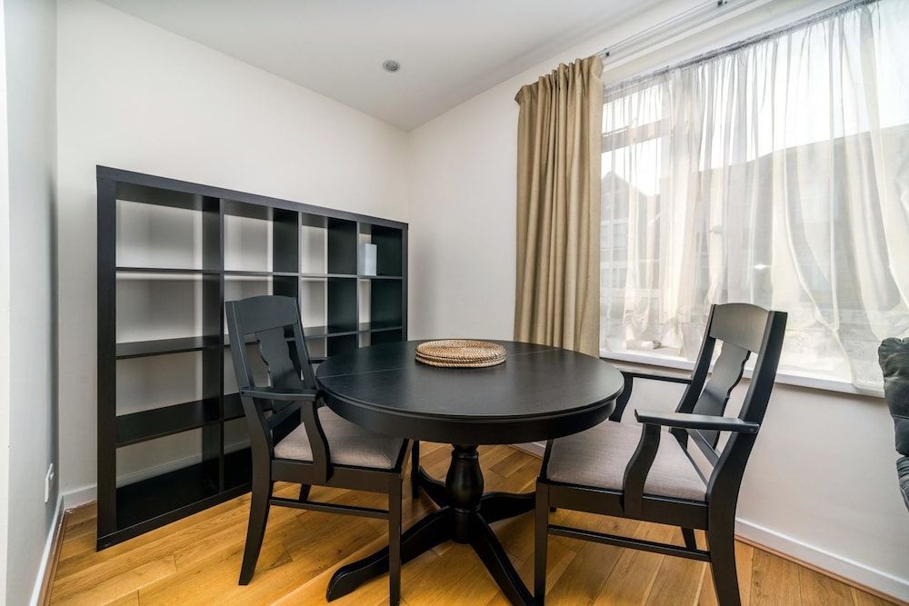 undefined 2 Bedroom Flat in Heart of Battersea near Station 5