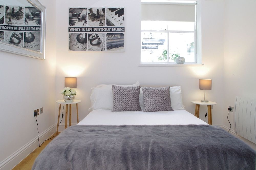 undefined The London Agent Chelsea Peaceful 8