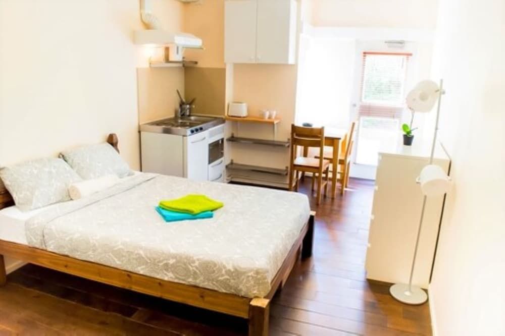 undefined Mapesbury Lodge 7