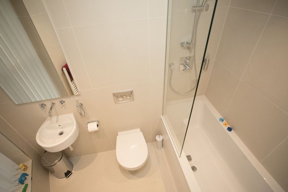 Moonside - Stunning Angel Apartments One-Bedroom Apartment (Apt 1) 4