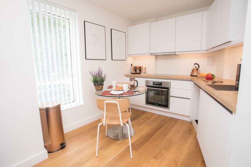 Moonside - Stunning Angel Apartments One-Bedroom Apartment (Apt 1) 5