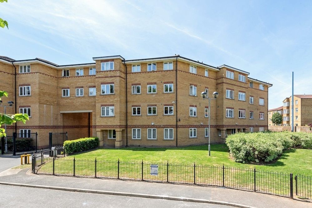 undefined 2 Bed Flat, Dedicated Workspace, Parking, 4KTV 2