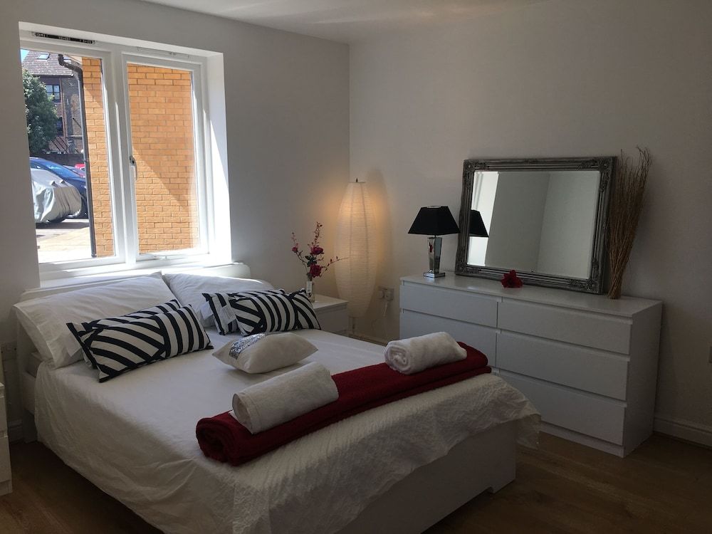 undefined 2 Bed Flat, Dedicated Workspace, Parking, 4KTV