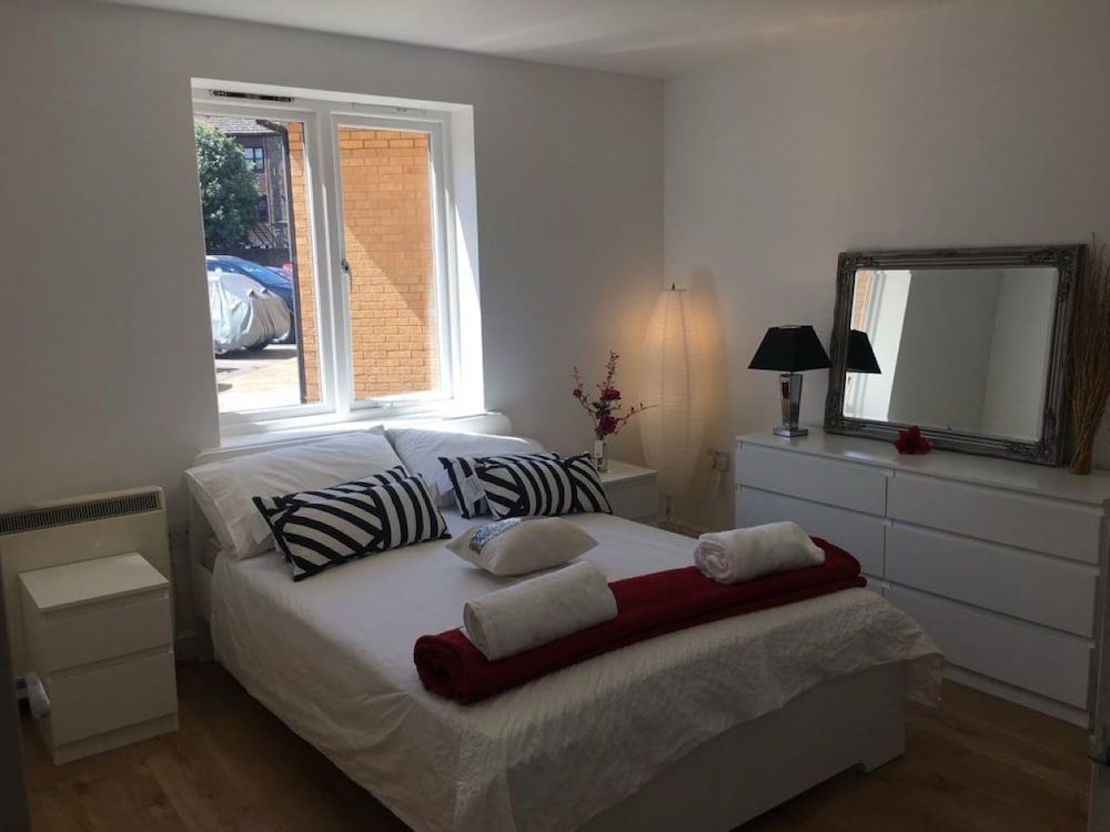 undefined 2 Bed Flat, Dedicated Workspace, Parking, 4KTV 9