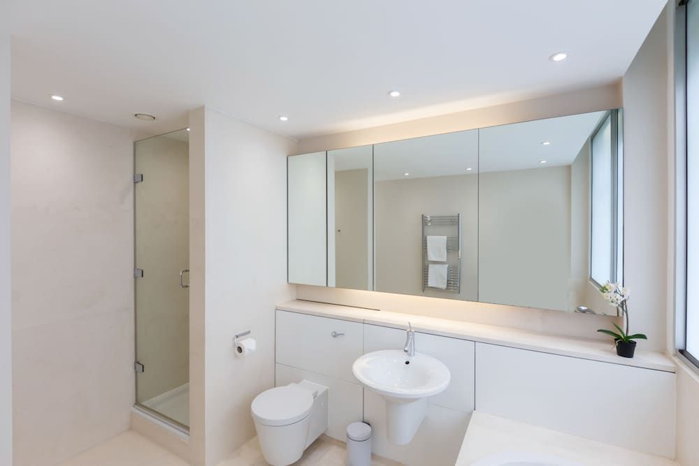 Urban Chic - Exeter Deluxe Two Bedroom Apartment 15