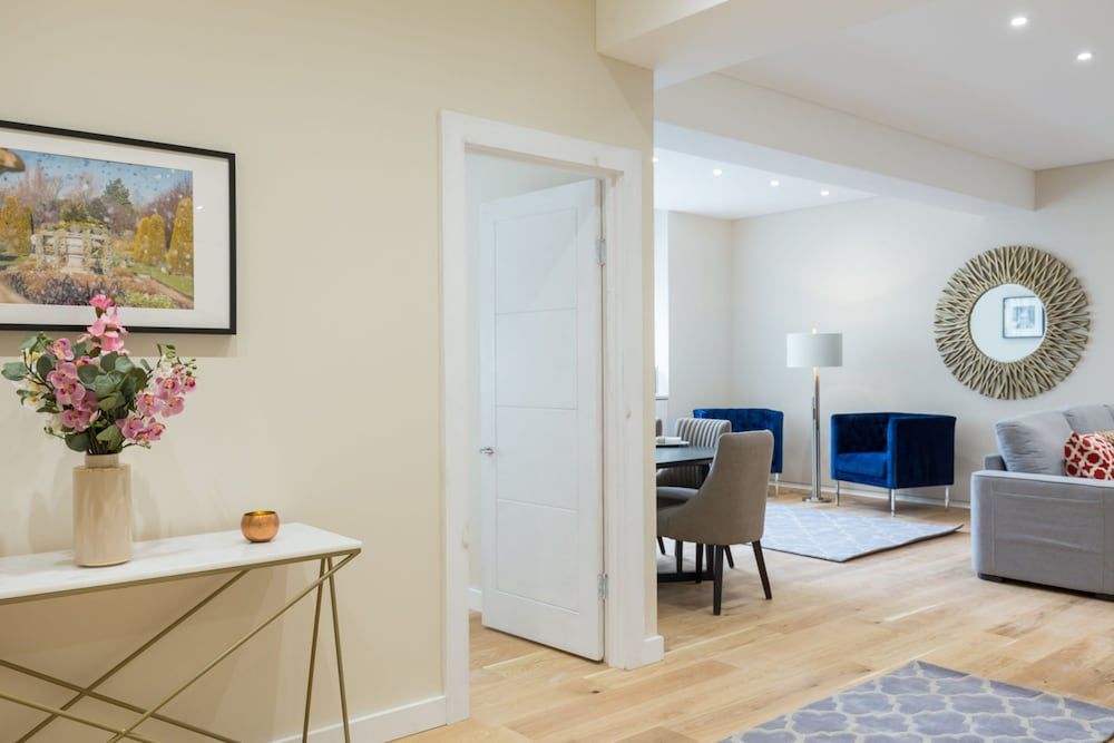 Urban Chic - Exeter Deluxe Four Bedroom Apartment 15