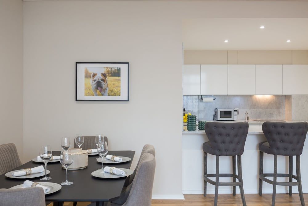 undefined Urban Chic - Exeter 8