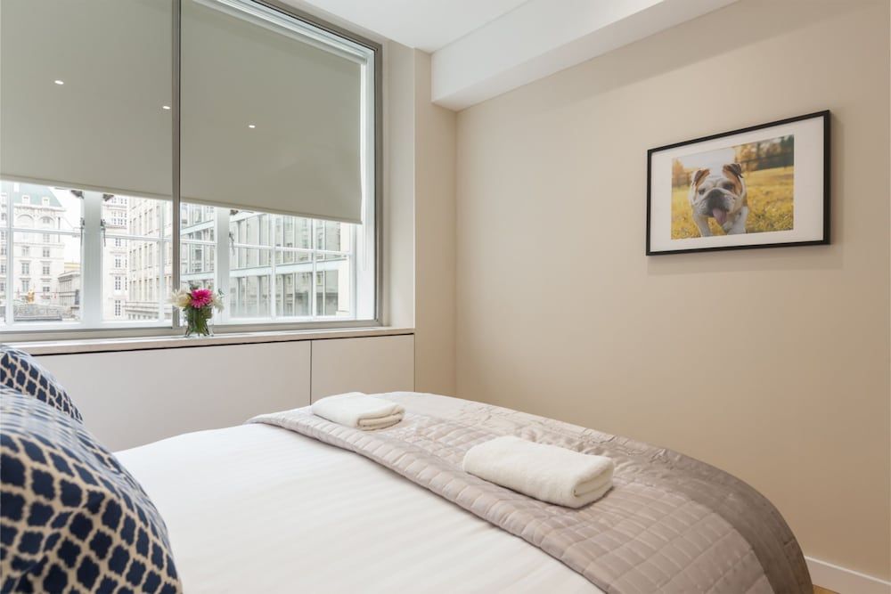 Urban Chic - Exeter Deluxe Four Bedroom Apartment 6