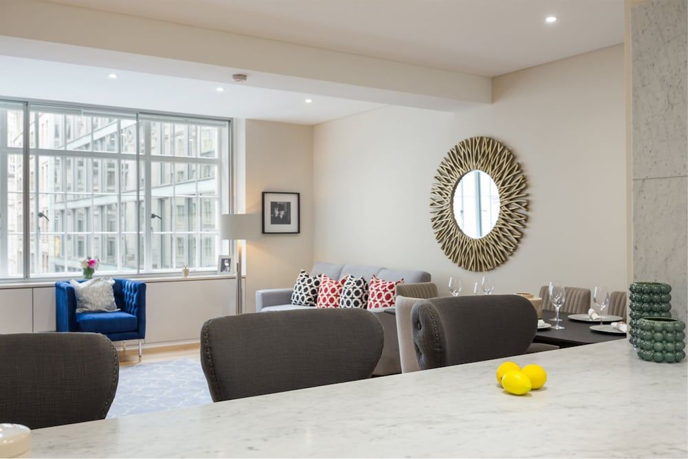 Urban Chic - Exeter Deluxe Two Bedroom Apartment 11