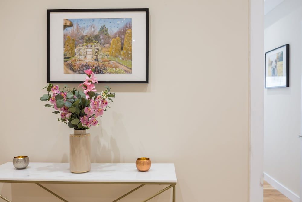 Urban Chic - Exeter Deluxe Four Bedroom Apartment 14