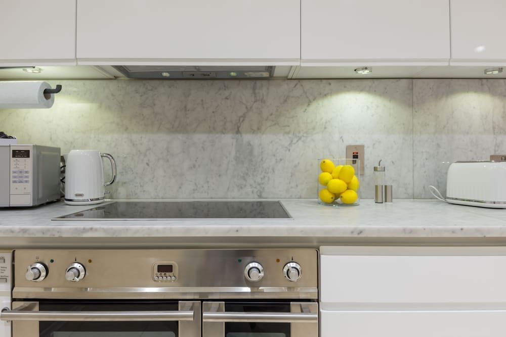 Urban Chic - Exeter Deluxe Four Bedroom Apartment 13