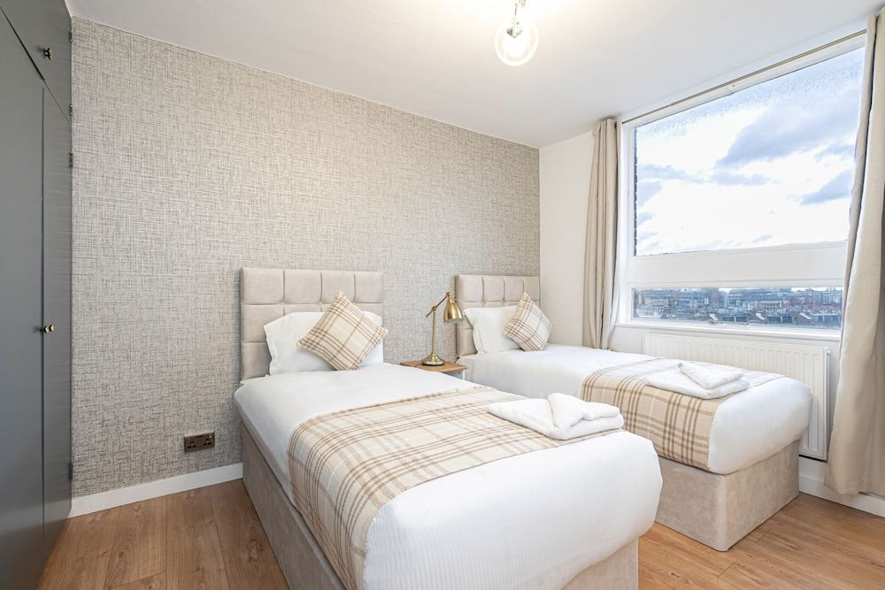 Lovely Apartments in Landward Court Family Apartment, Ensuite 6